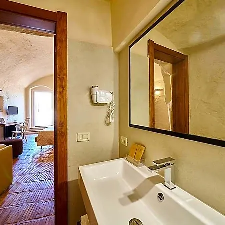 Fra I Sassi Bed & Breakfast 4*