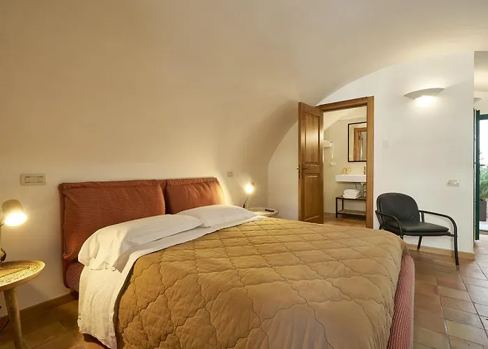 Fra I Sassi Bed & Breakfast 4*